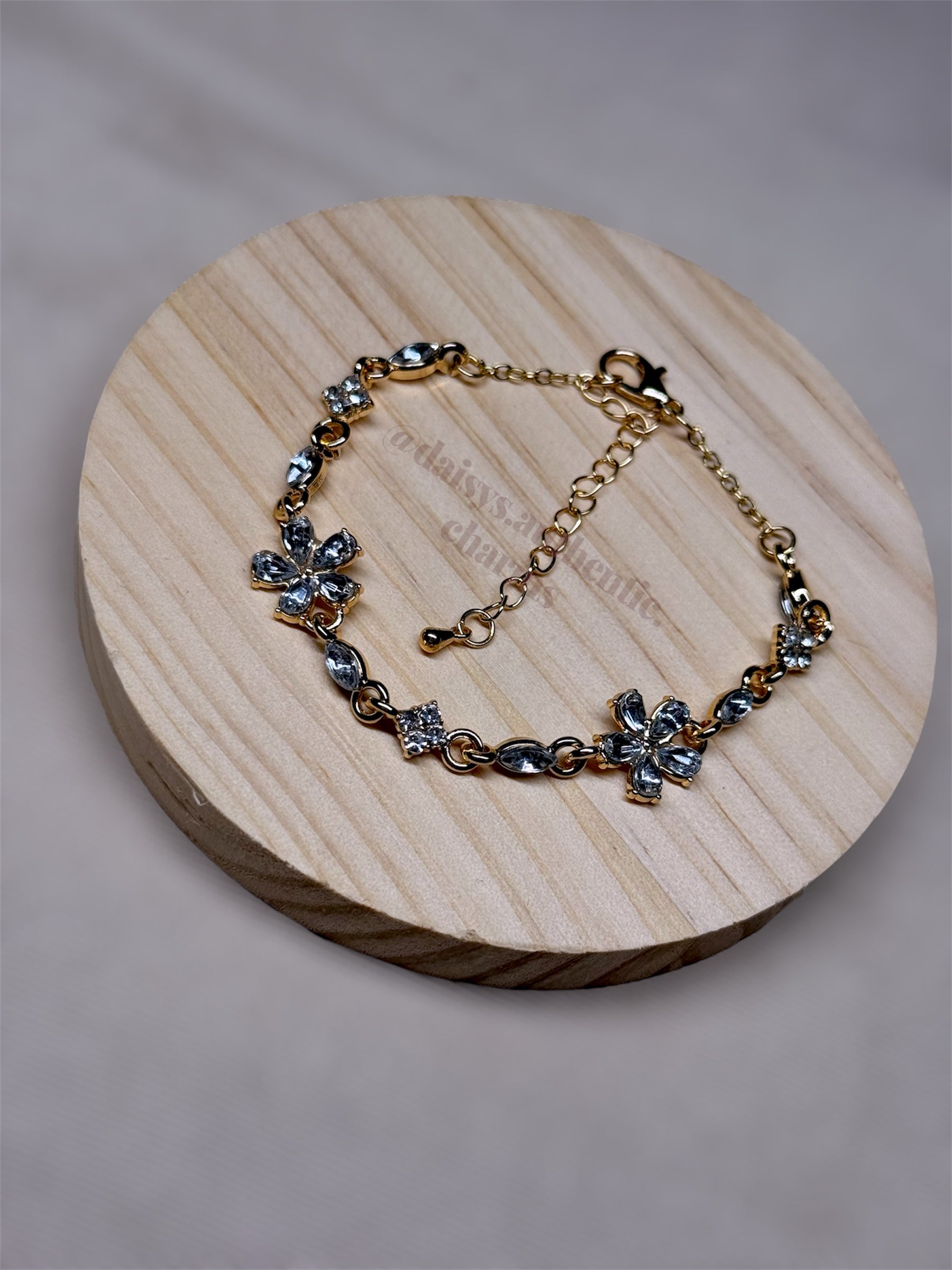 Gold Flower Clasp Bracelet